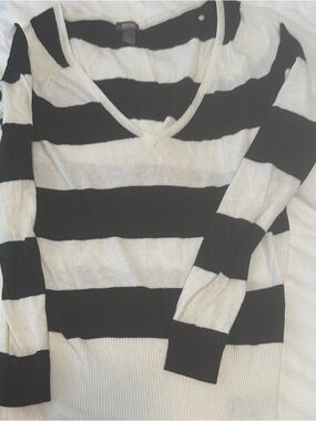 Kenneth Cole Reaction Black and White Striped V-Neck Sweater